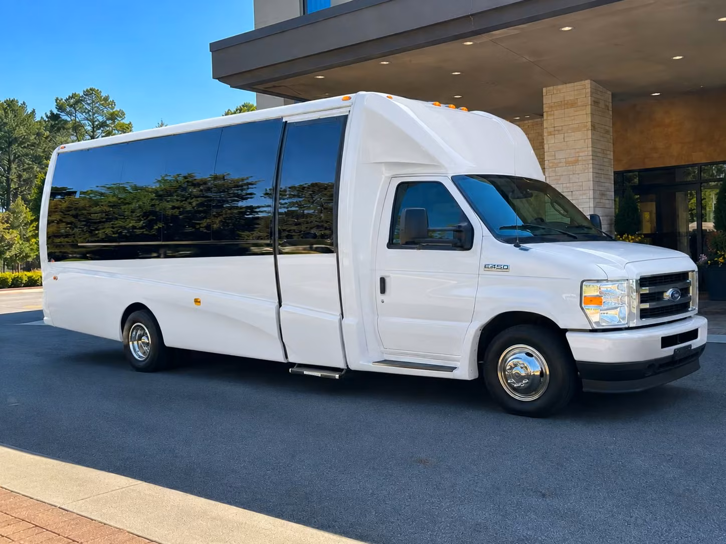 anchorage 15 passenger minibus rental